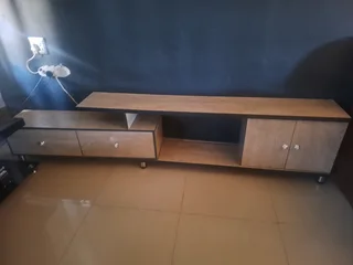 Gloss wood tv stand