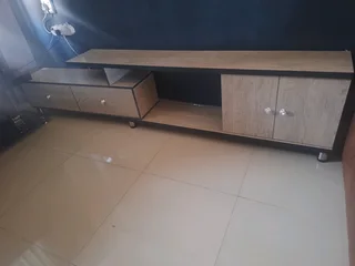Gloss wood tv stand