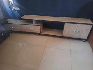 Gloss wood tv stand