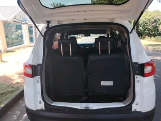 2022 RENAULT TRIBER 1.0 7 SEATERS