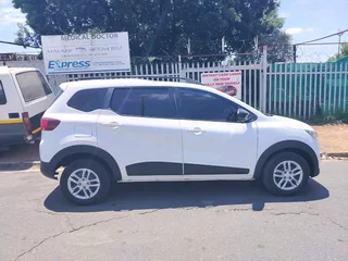 2022 RENAULT TRIBER 1.0 7 SEATERS