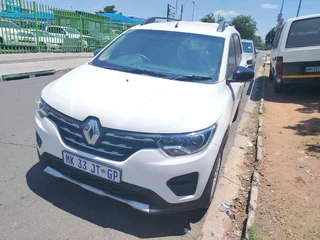 2022 RENAULT TRIBER 1.0 7 SEATERS