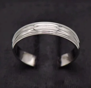 9ct White Gold Wedding Ring - Patterned