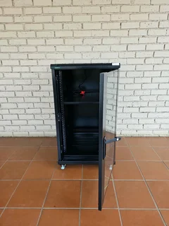 MAXXIM FLOOR STANDING SERVER CABINET