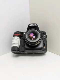 Nikon D700 Dslr Camera &#43; 50mm Lens (crack By Sunshield)