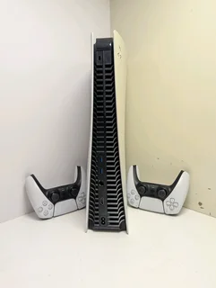 SONY PS5 GAMING CONSOLE &#43; 2 CONTROLLERS. DISC EDITION