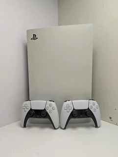 SONY PS5 GAMING CONSOLE &#43; 2 CONTROLLERS. DISC EDITION