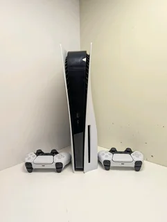 SONY PS5 GAMING CONSOLE &#43; 2 CONTROLLERS. DISC EDITION
