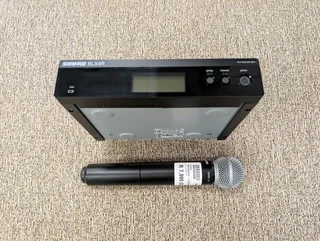 SHURE BLX4R WIRELESS MICROPHONE &#43; SM58 HANDHELD MICROPHONE