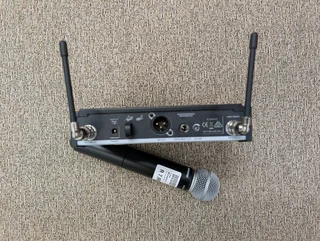 SHURE BLX4R WIRELESS MICROPHONE &#43; SM58 HANDHELD MICROPHONE