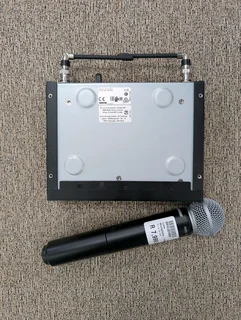 SHURE BLX4R WIRELESS MICROPHONE &#43; SM58 HANDHELD MICROPHONE