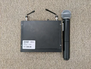 SHURE BLX4R WIRELESS MICROPHONE &#43; SM58 HANDHELD MICROPHONE