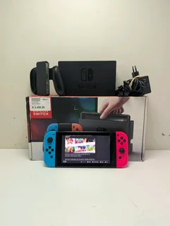 NINTENDO SWITCH HANDHELD GAMING CONSOLE - V1