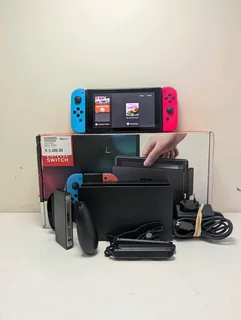 NINTENDO SWITCH HANDHELD GAMING CONSOLE - V1
