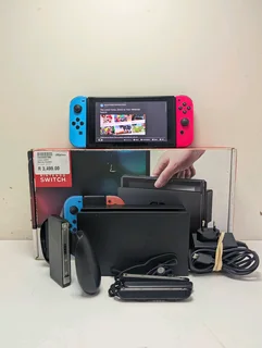 NINTENDO SWITCH HANDHELD GAMING CONSOLE - V1