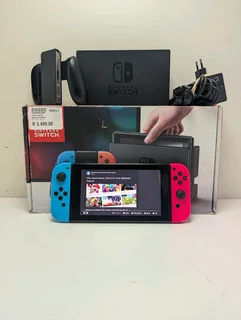 NINTENDO SWITCH HANDHELD GAMING CONSOLE - V1