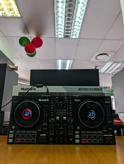 Numark Mixtrack Platinum Fx 4-Deck Serato Dj Controller