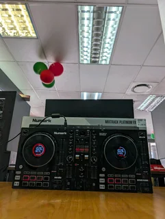 Numark Mixtrack Platinum Fx 4-Deck Serato Dj Controller
