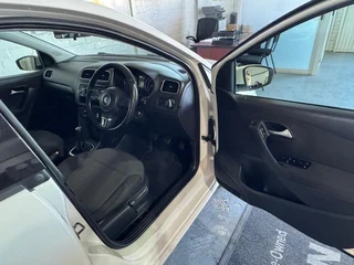 2011 VOLKSWAGEN POLO 1.6 COMFORTLINE 5DR