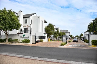 Apartment in Silver Oaks For Sale