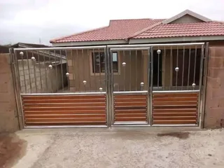 Gates and balustrades