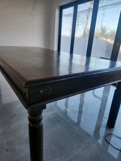 Dinning Table R5000 neg