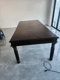 Dinning Table R5000 neg