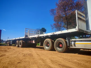 Used 2000 Henred Flatdeck Superlink Trailer For Sale