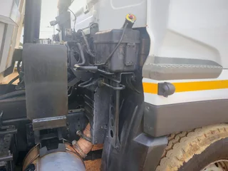 USED 2014 UD CW 26-450 10M3 TIPPER TRUCK FOR SALE