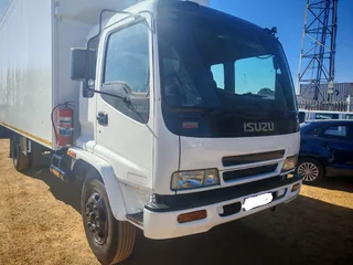 USED 2010 ISUZU FSP 8 TON BOX BODY TRUCK FOR SALE