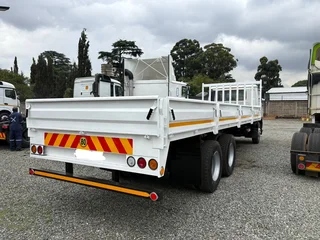 USED 2017 UD 90 TRUCK WITH 8.5M DROPSIDE BODY FOR SALE