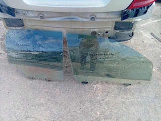 Datsun go pus right door glass