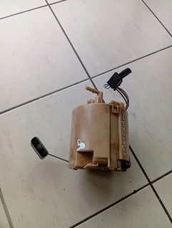 Mercedes benz w204 auxilliary petrol pump