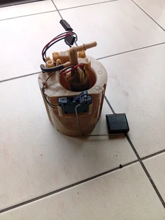 Mercedes benz w204 auxilliary petrol pump