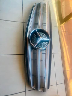 Mercedes Benz w204 front grill for sale