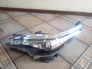 2018 Toyota fortuner left headlight
