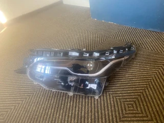 Toyota fortuner left headlight