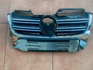 2005-2010 VW Jetta 5 front grill for sale in good condition