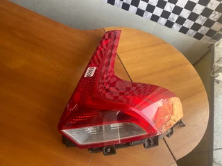 2013-2019 Volvo v40 right tail light