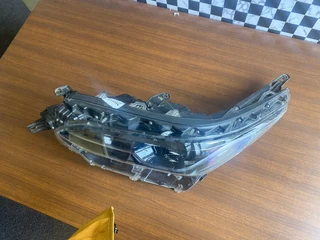 Toyota fortuner left headlight