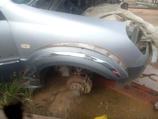 Ssangyong rexton 270xdi fender