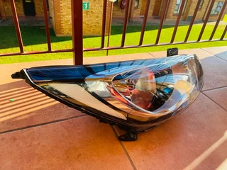 2012-2017 hyandai i10 right headlight in excellent condition