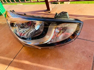 2012-2017 hyandai i10 right headlight in excellent condition