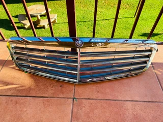 2008-2011 Mercedes Benz c class w204 front grill for sale in good condition