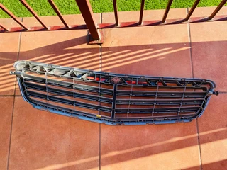 2008-2011 Mercedes Benz c class w204 front grill for sale in good condition