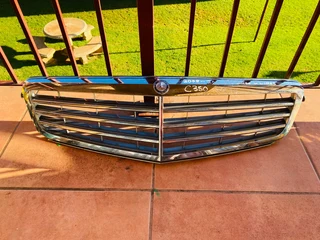 2008-2011 Mercedes Benz c class w204 front grill for sale in good condition