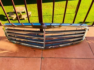 2008-2011 Mercedes Benz c class w204 front grill for sale in good condition