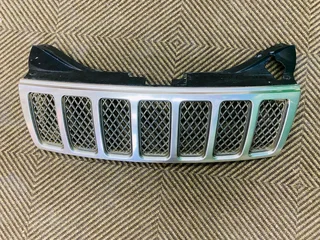 Jeep grand Cherokee front grill for sale in good condition