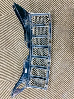 Jeep grand Cherokee front grill for sale in good condition