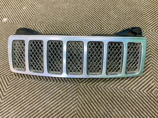 Jeep grand Cherokee front grill for sale in good condition